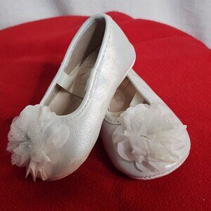 The Childrens Place White Iridescent Flower Applique Baby Mary Jane Size 6-12M